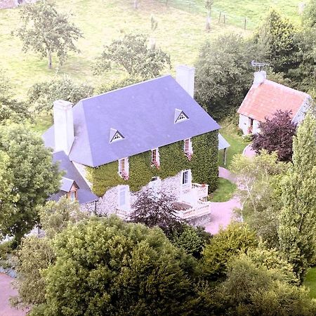 Le Pont De Benneville Cahagnes Kültér fotó