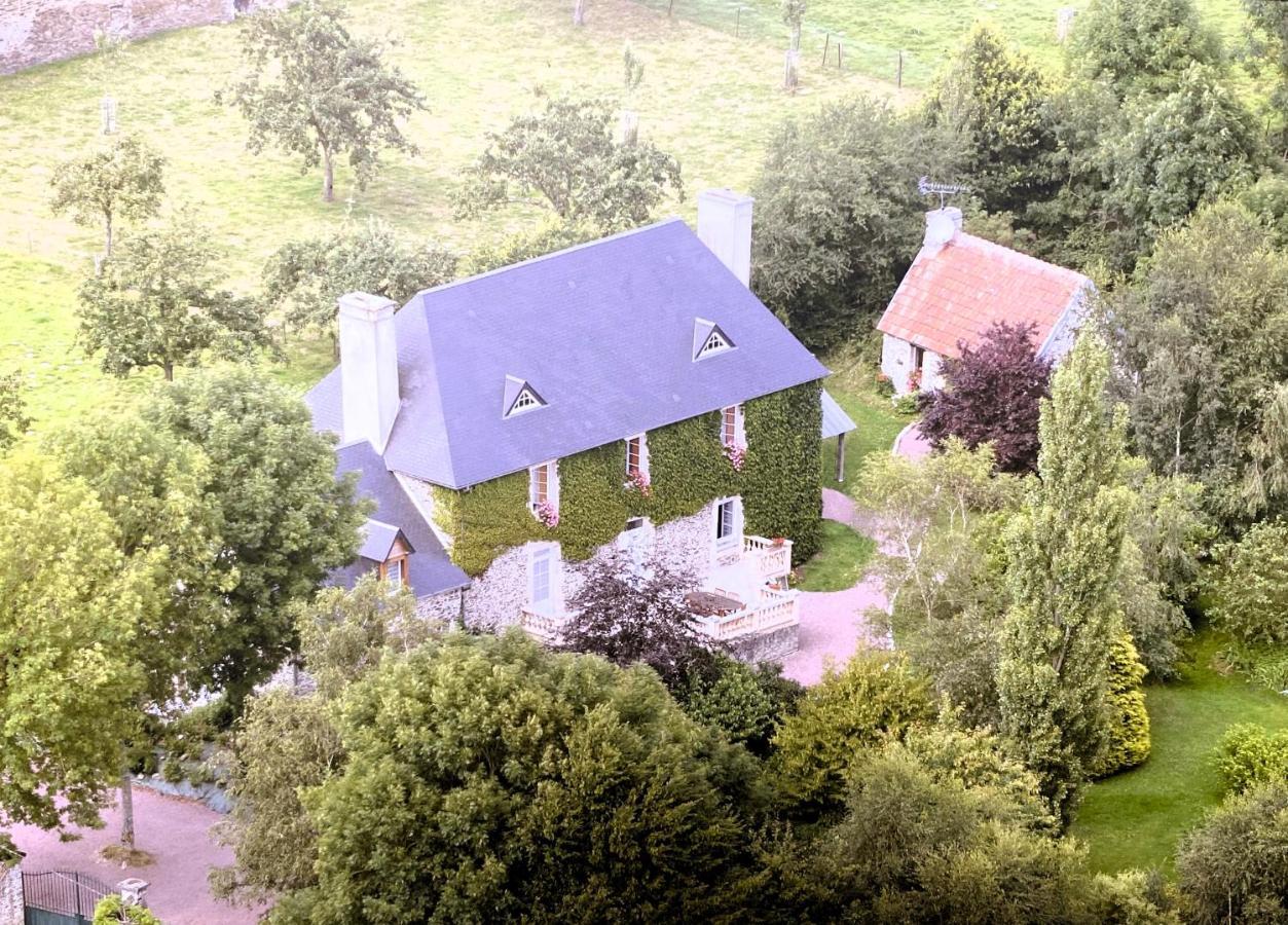 Le Pont De Benneville Cahagnes Kültér fotó