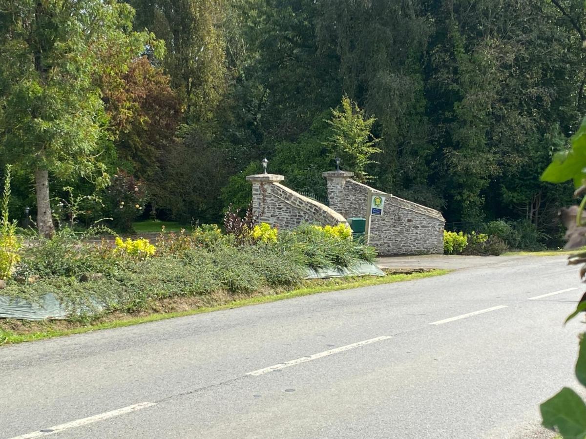 Le Pont De Benneville Cahagnes Kültér fotó